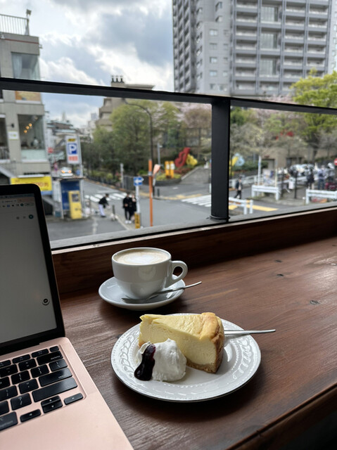 代官山 JUMP COFFEE ROASTERY CAFEの店内