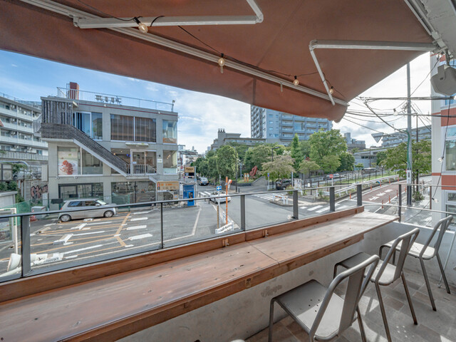 代官山 JUMP COFFEE ROASTERY CAFEの店内
