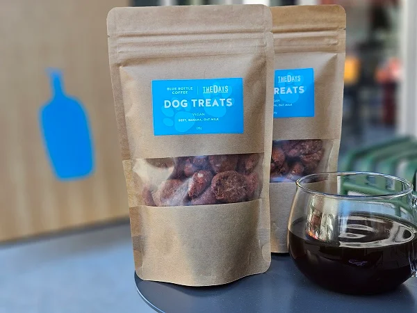 BLUE BOTTLE COFFEE のテラス席とワンちゃん