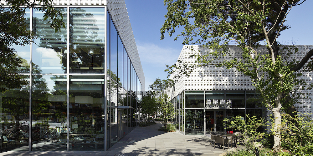 Starbucks代官山蔦屋書店の外観